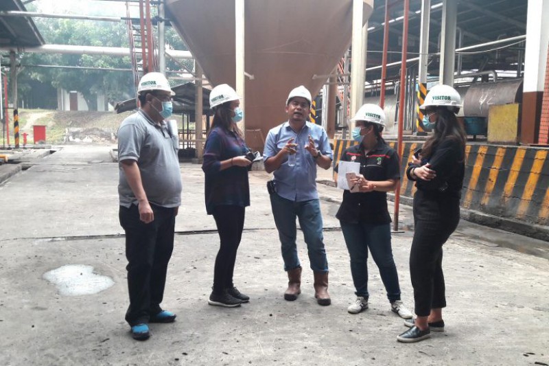 Kunjungan BEI ke Kebun CSR